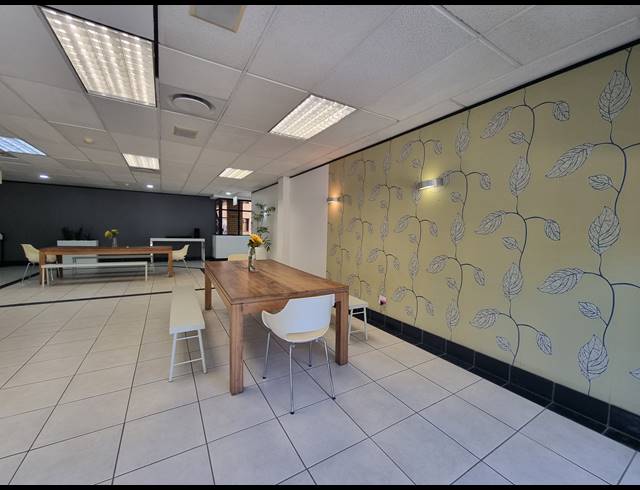 1,832M² OFFICE FOR SALE IN WOODMEAD